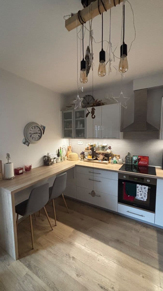 Pronájem bytu 1+kk 35 m², Uherova, Chýně, Středočeský kraj Pronájem bytu 1+kk 35 m², Uherova, Chýně, Středočeský kraj