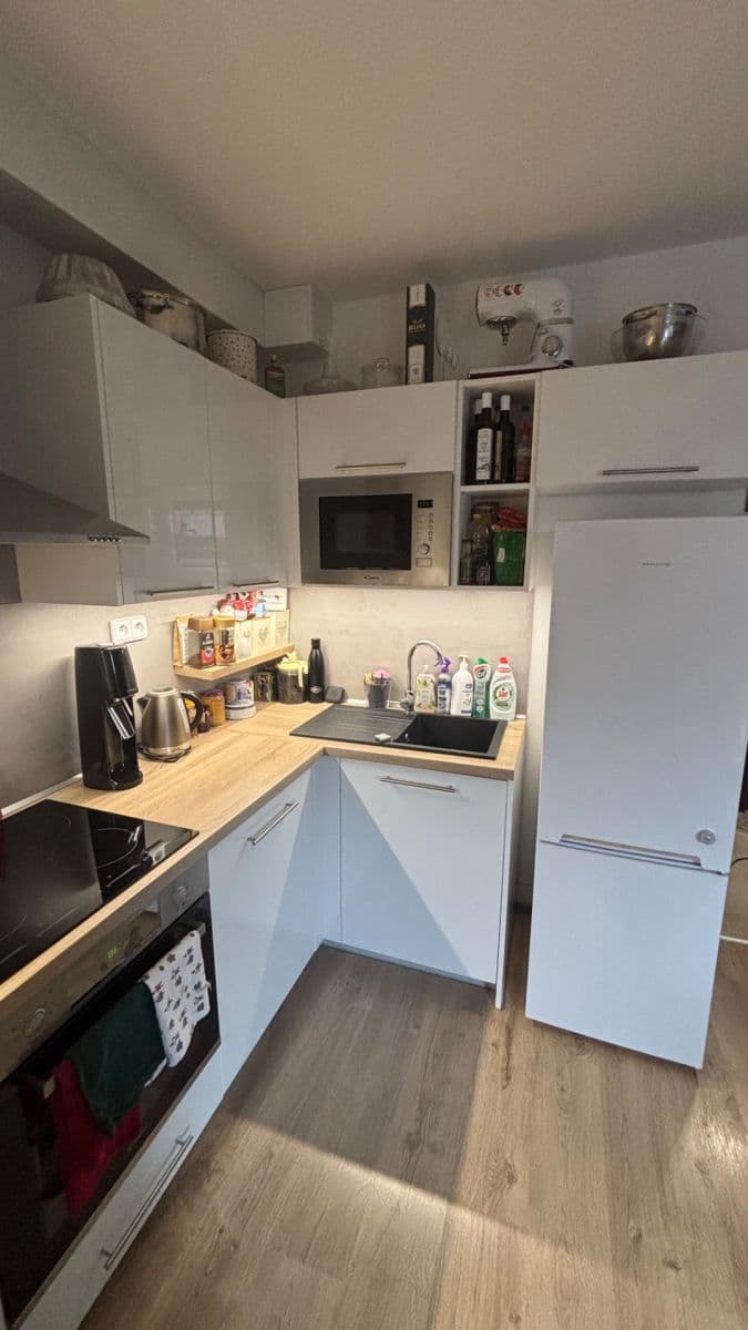 Pronájem bytu 1+kk 35 m², Uherova, Chýně, Středočeský kraj Pronájem bytu 1+kk 35 m², Uherova, Chýně, Středočeský kraj