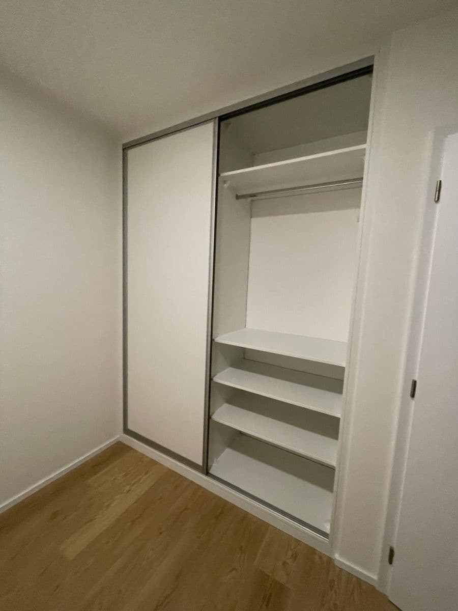 Pronájem bytu 1+kk 38 m², třída Generála Píky, Brno, Jihomoravský kraj Pronájem bytu 1+kk 38 m², třída Generála Píky, Brno, Jihomoravský kraj