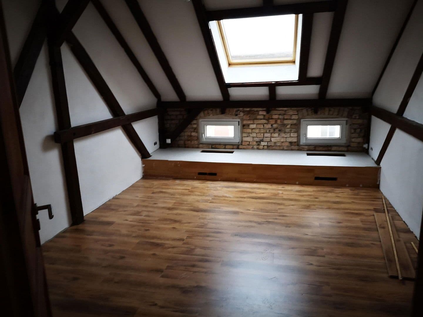 Pronájem bytu 5+1 118 m², Thomasiusstraße 7, Halle, Sasko-Anhaltsko Pronájem bytu 5+1 118 m², Thomasiusstraße 7, Halle, Sasko-Anhaltsko