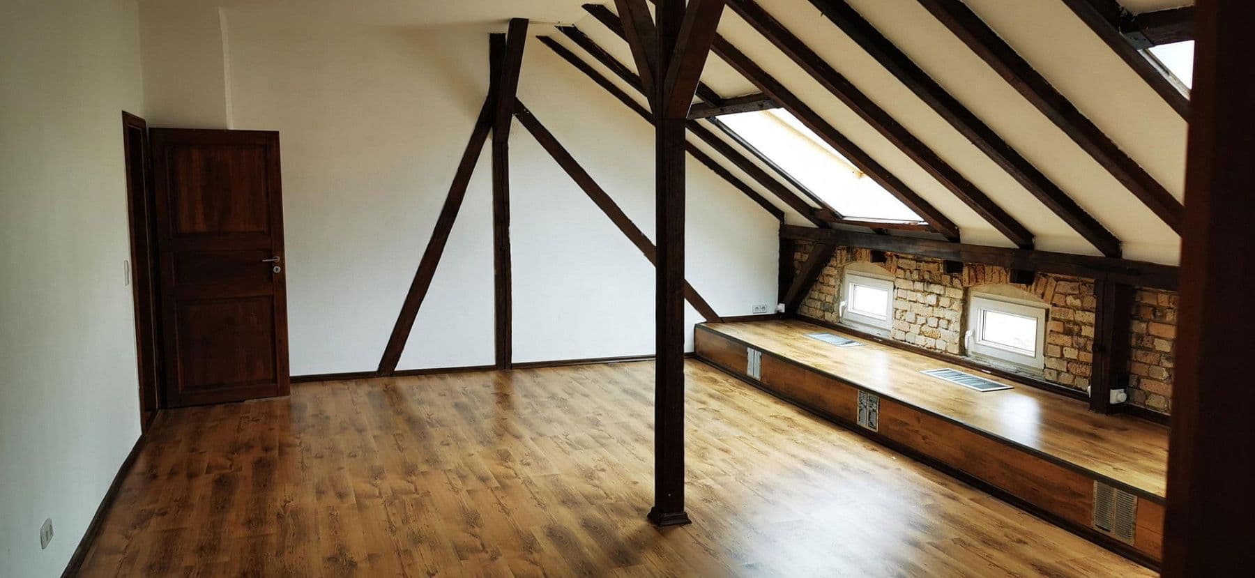 Pronájem bytu 5+1 118 m², Thomasiusstraße 7, Halle, Sasko-Anhaltsko Pronájem bytu 5+1 118 m², Thomasiusstraße 7, Halle, Sasko-Anhaltsko