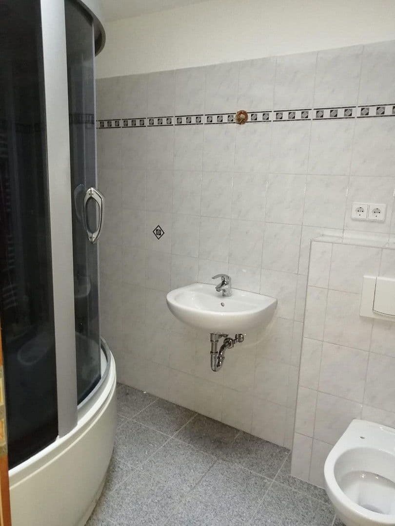 Pronájem bytu 5+1 118 m², Thomasiusstraße 7, Halle, Sasko-Anhaltsko Pronájem bytu 5+1 118 m², Thomasiusstraße 7, Halle, Sasko-Anhaltsko