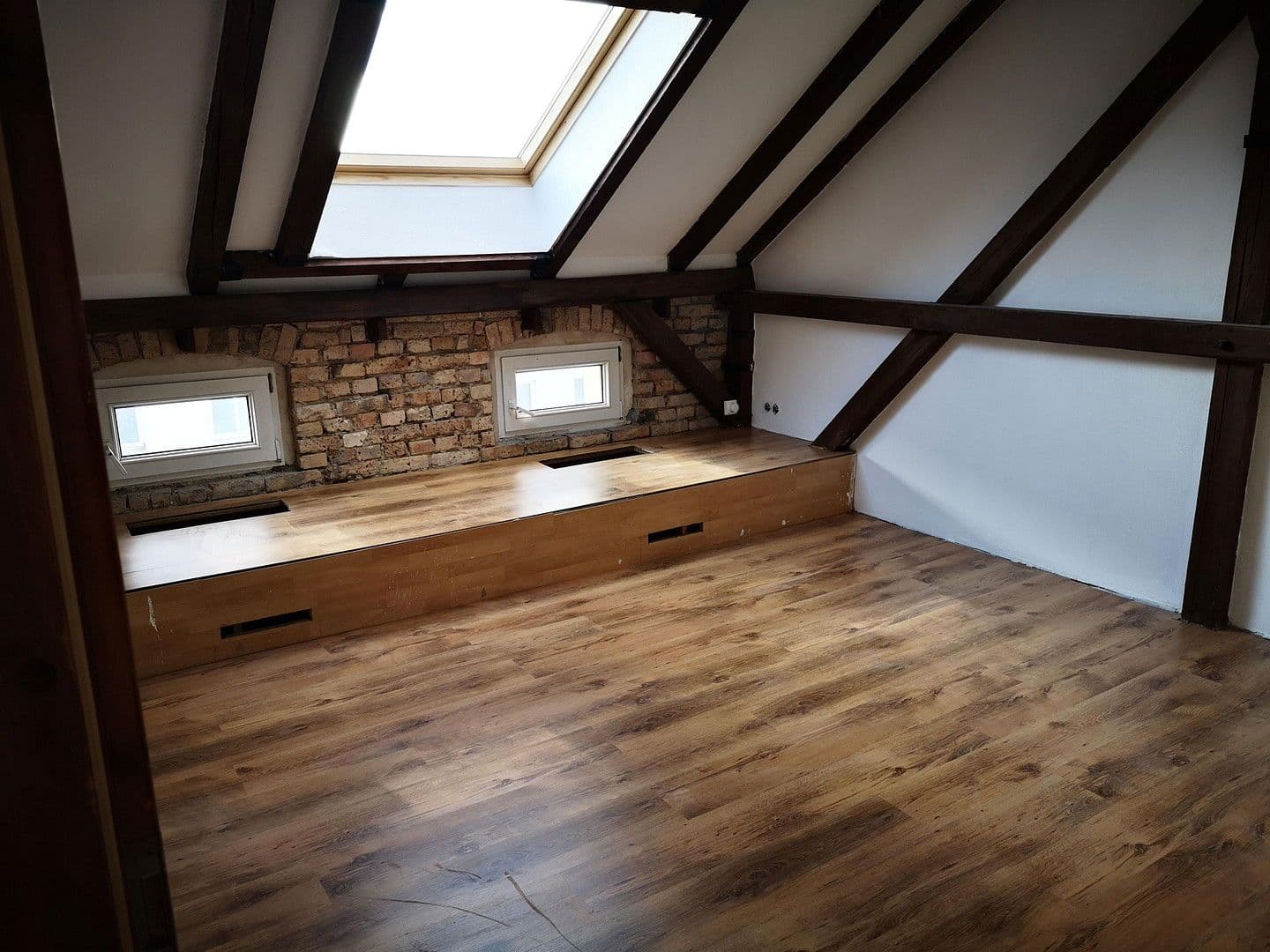 Pronájem bytu 5+1 118 m², Thomasiusstraße 7, Halle, Sasko-Anhaltsko Pronájem bytu 5+1 118 m², Thomasiusstraße 7, Halle, Sasko-Anhaltsko