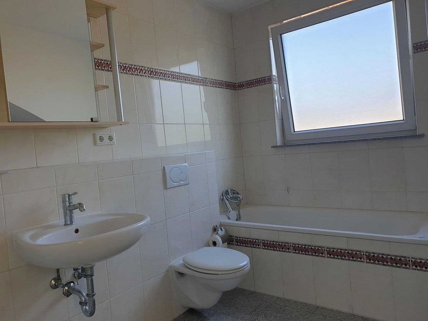 Prodej bytu 3+1 85 m², Langenfeld (Rheinland), Severní Porýní-Vestfálsko Prodej bytu 3+1 85 m², Langenfeld (Rheinland), Severní Porýní-Vestfálsko