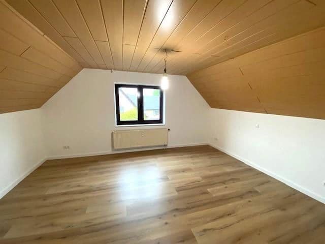 Pronájem bytu 4+1 109 m², Frankenheimerstraße 33, Schillingsfürst, Bavorsko Pronájem bytu 4+1 109 m², Frankenheimerstraße 33, Schillingsfürst, Bavorsko