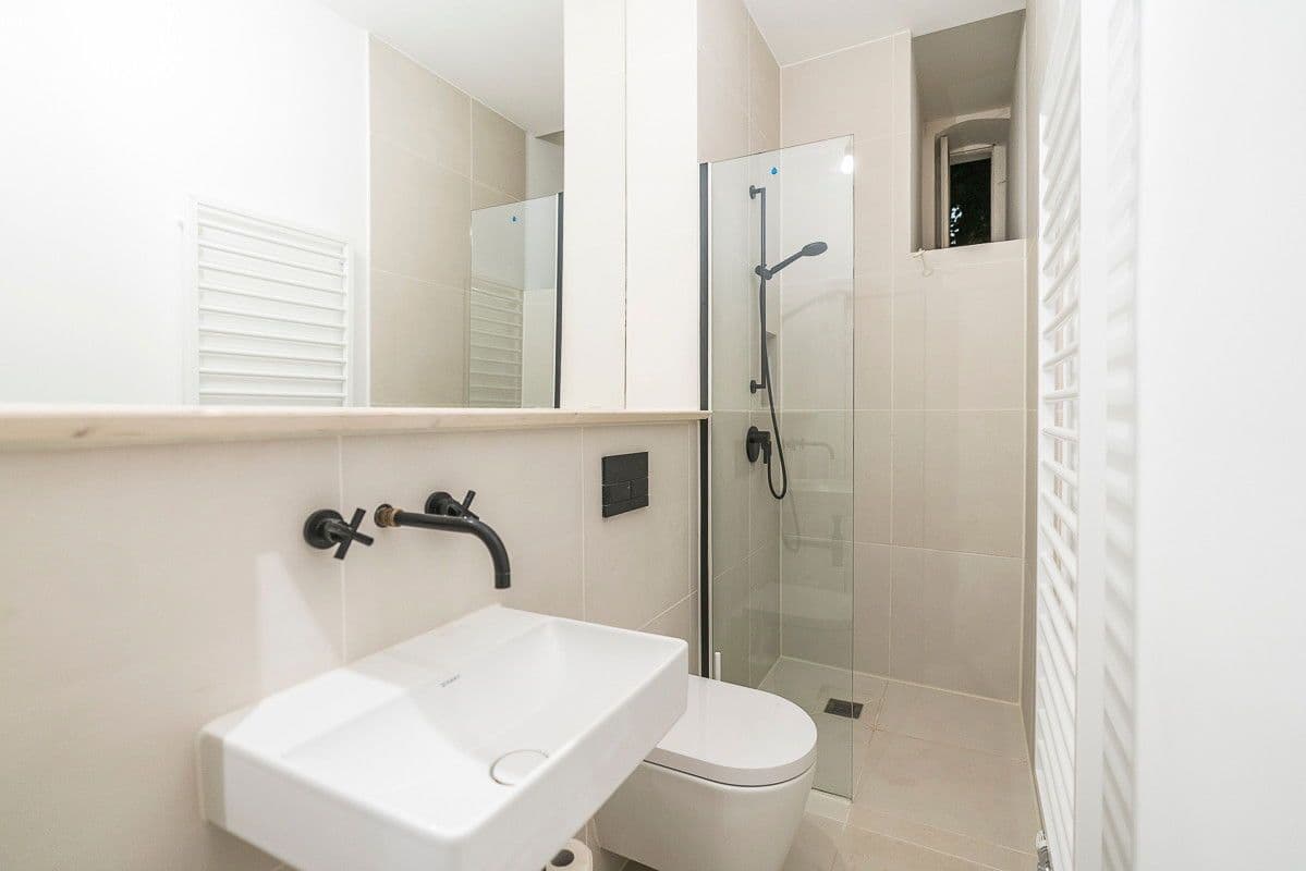 Prodej bytu 2+1 56 m², Hermannstraße 56, Berlin, Berlín Prodej bytu 2+1 56 m², Hermannstraße 56, Berlin, Berlín