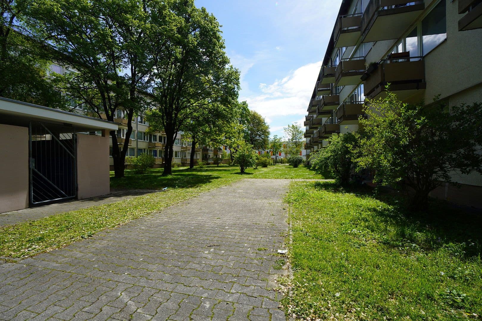 Pronájem bytu 1+1 33 m², Schleißheimer Str. 442, München, Bavorsko Pronájem bytu 1+1 33 m², Schleißheimer Str. 442, München, Bavorsko