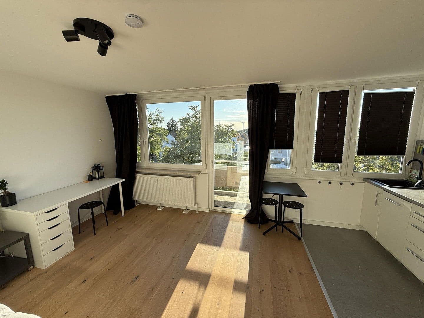 Pronájem bytu 1+1 33 m², Schleißheimer Str. 442, München, Bavorsko Pronájem bytu 1+1 33 m², Schleißheimer Str. 442, München, Bavorsko