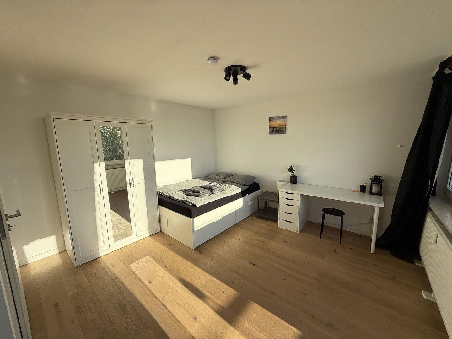 Pronájem bytu 1+1 33 m², Schleißheimer Str. 442, München, Bavorsko Pronájem bytu 1+1 33 m², Schleißheimer Str. 442, München, Bavorsko