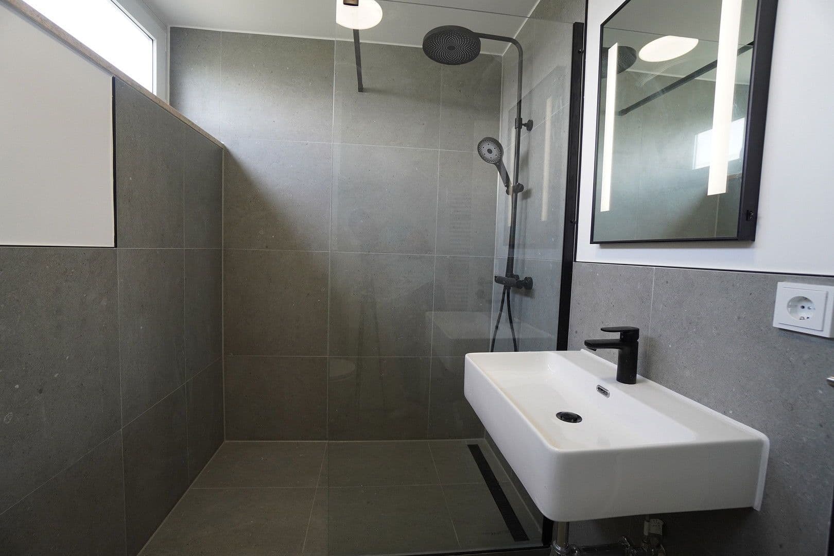 Pronájem bytu 1+1 33 m², Schleißheimer Str. 442, München, Bavorsko Pronájem bytu 1+1 33 m², Schleißheimer Str. 442, München, Bavorsko