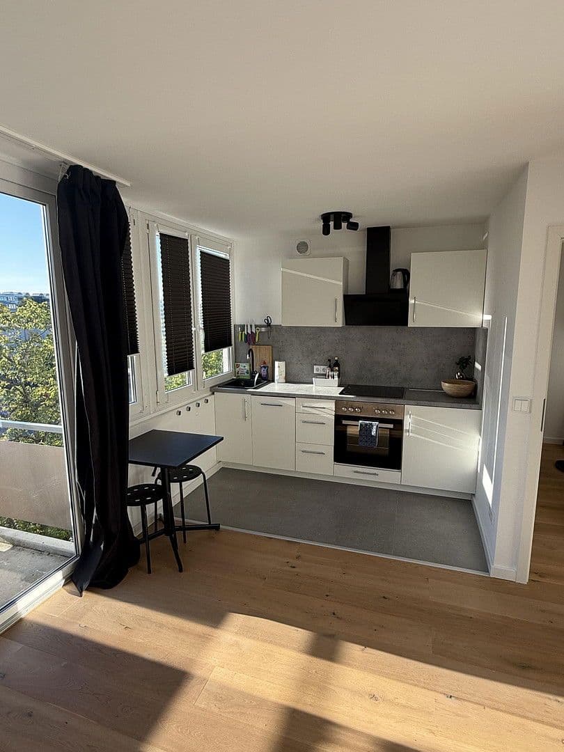 Pronájem bytu 1+1 33 m², Schleißheimer Str. 442, München, Bavorsko Pronájem bytu 1+1 33 m², Schleißheimer Str. 442, München, Bavorsko