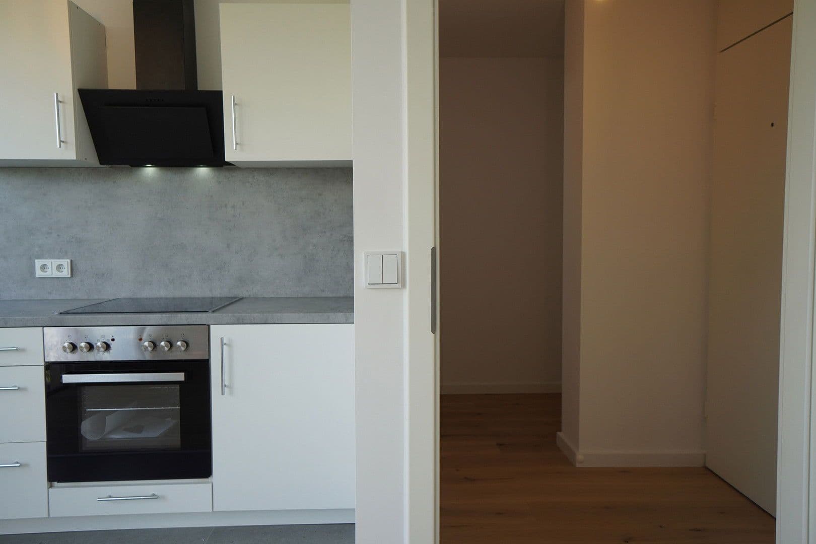 Pronájem bytu 1+1 33 m², Schleißheimer Str. 442, München, Bavorsko Pronájem bytu 1+1 33 m², Schleißheimer Str. 442, München, Bavorsko