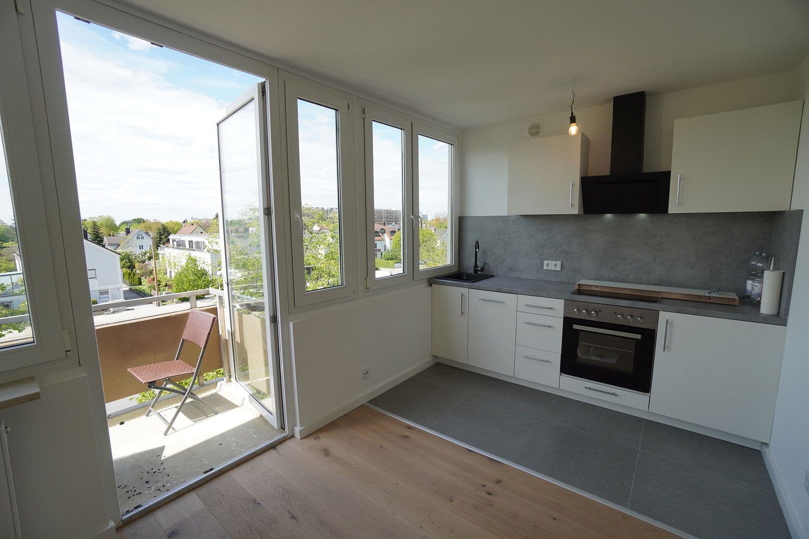 Pronájem bytu 1+1 33 m², Schleißheimer Str. 442, München, Bavorsko Pronájem bytu 1+1 33 m², Schleißheimer Str. 442, München, Bavorsko