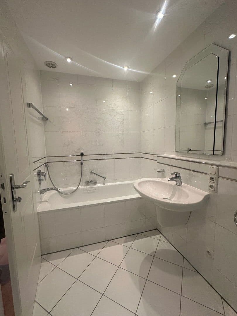 Pronájem bytu 2+1 77 m², Sollner Str. 81, München, Bavorsko Pronájem bytu 2+1 77 m², Sollner Str. 81, München, Bavorsko