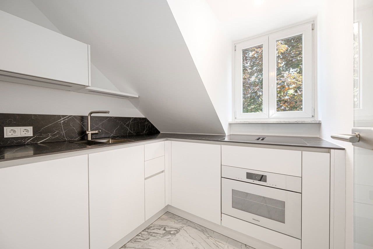 Pronájem bytu 2+1 56 m², Jasminstrasse 3, München, Bavorsko Pronájem bytu 2+1 56 m², Jasminstrasse 3, München, Bavorsko