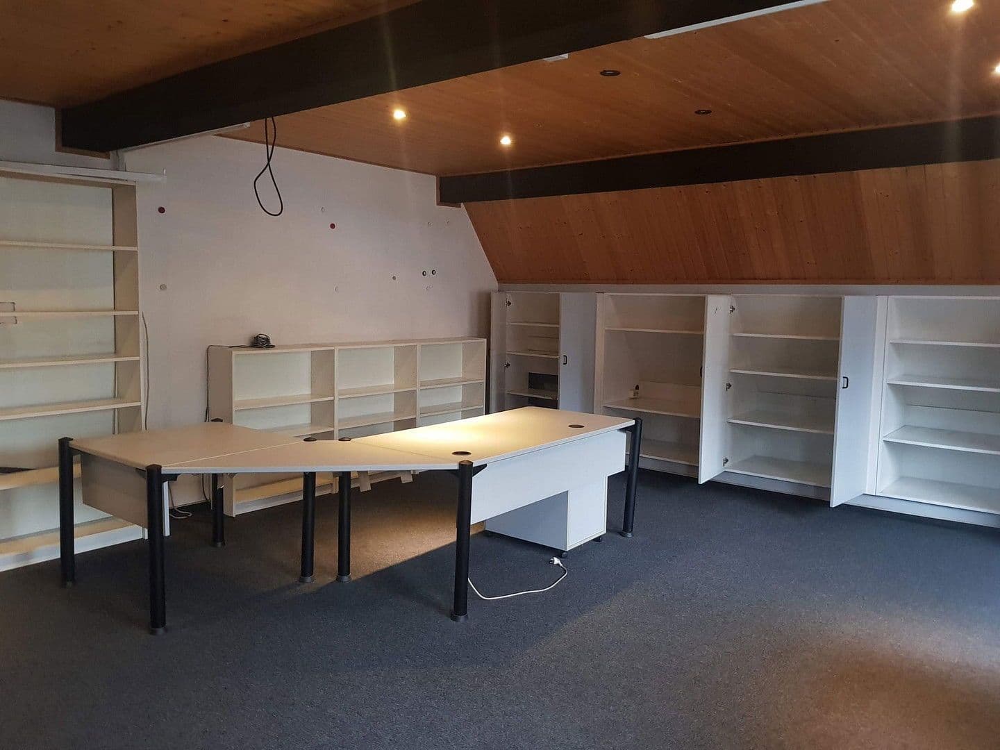 Pronájem kanceláře 90 m², Duisburg, Severní Porýní-Vestfálsko Pronájem kanceláře 90 m², Duisburg, Severní Porýní-Vestfálsko