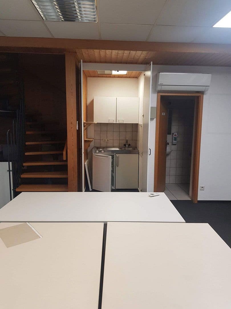 Pronájem kanceláře 90 m², Duisburg, Severní Porýní-Vestfálsko Pronájem kanceláře 90 m², Duisburg, Severní Porýní-Vestfálsko