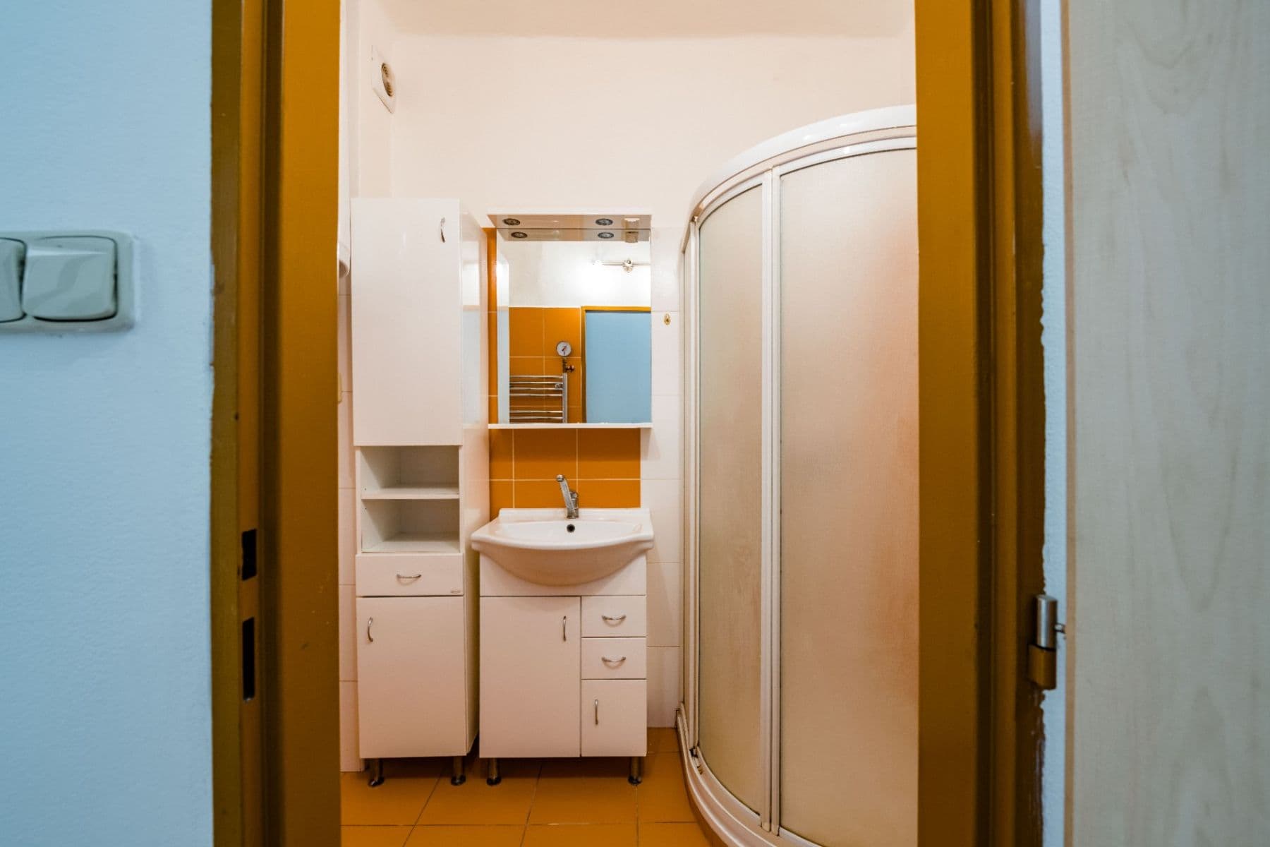 Prodej bytu 3+1 96 m², Plešivecké náměstí, Český Krumlov, Jihočeský kraj Prodej bytu 3+1 96 m², Plešivecké náměstí, Český Krumlov, Jihočeský kraj