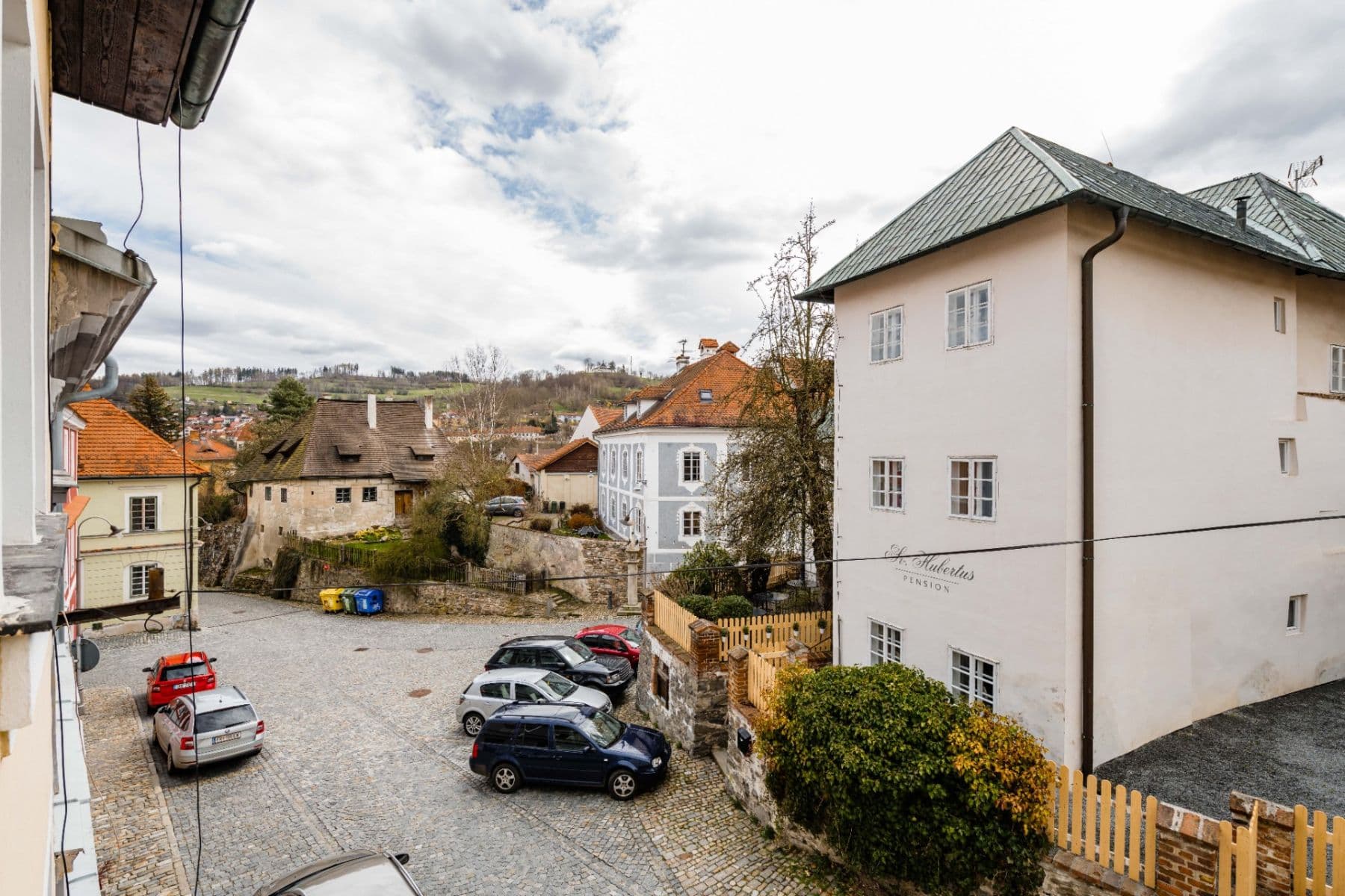 Prodej bytu 3+1 96 m², Plešivecké náměstí, Český Krumlov, Jihočeský kraj Prodej bytu 3+1 96 m², Plešivecké náměstí, Český Krumlov, Jihočeský kraj