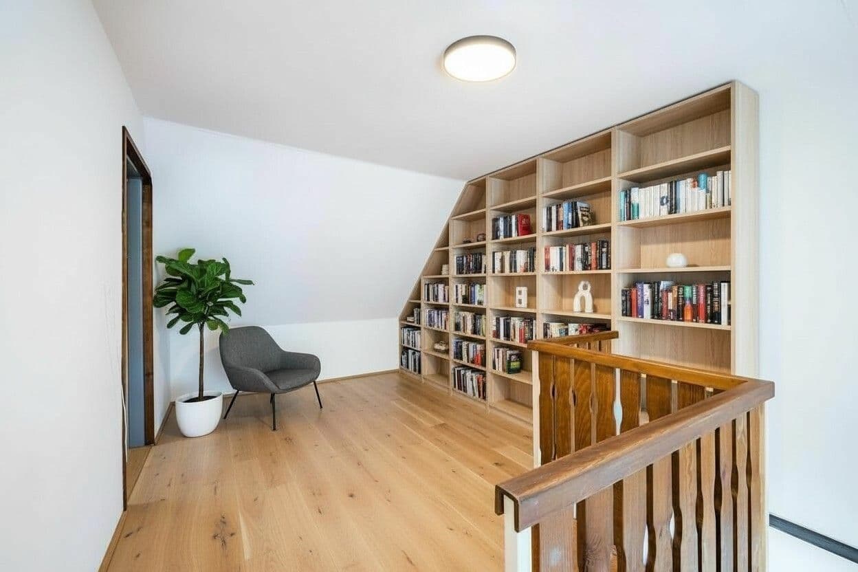 Prodej bytu 3+1 96 m², Plešivecké náměstí, Český Krumlov, Jihočeský kraj Prodej bytu 3+1 96 m², Plešivecké náměstí, Český Krumlov, Jihočeský kraj