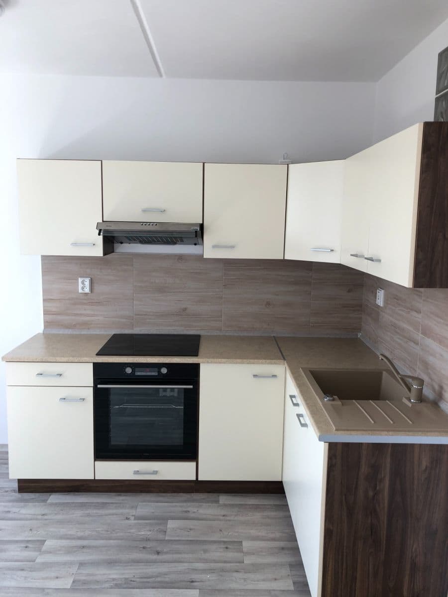 Pronájem bytu 3+1 60 m², Revoluční, Litoměřice, Ústecký kraj Pronájem bytu 3+1 60 m², Revoluční, Litoměřice, Ústecký kraj