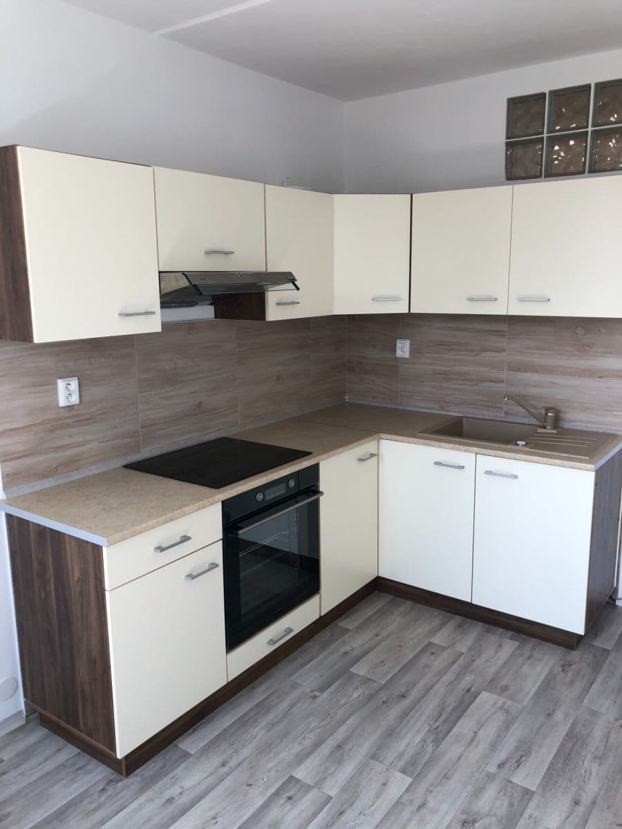 Pronájem bytu 3+1 60 m², Revoluční, Litoměřice, Ústecký kraj Pronájem bytu 3+1 60 m², Revoluční, Litoměřice, Ústecký kraj