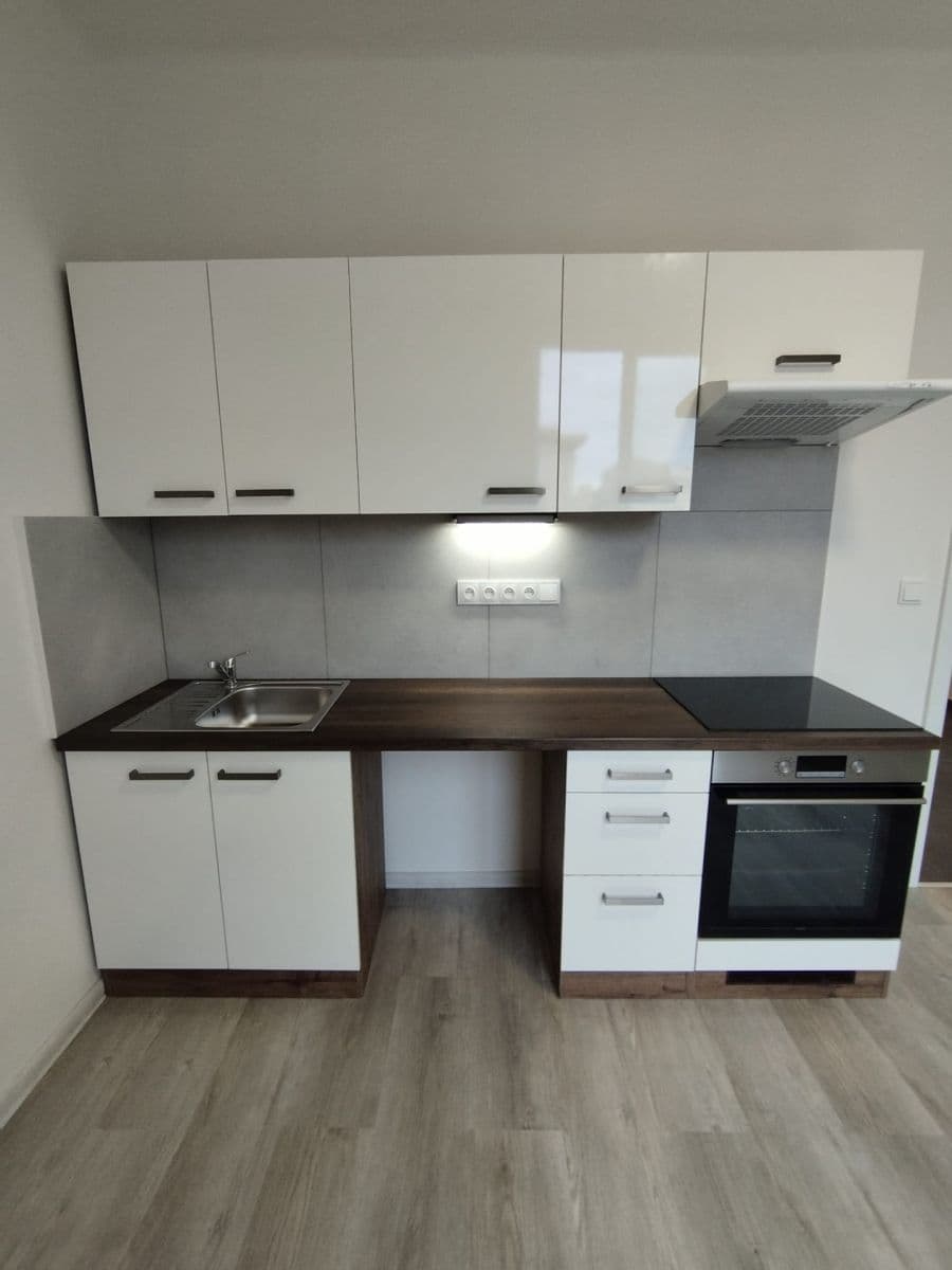 Pronájem bytu 1+1 70 m², Ruská, Praha, Praha Pronájem bytu 1+1 70 m², Ruská, Praha, Praha