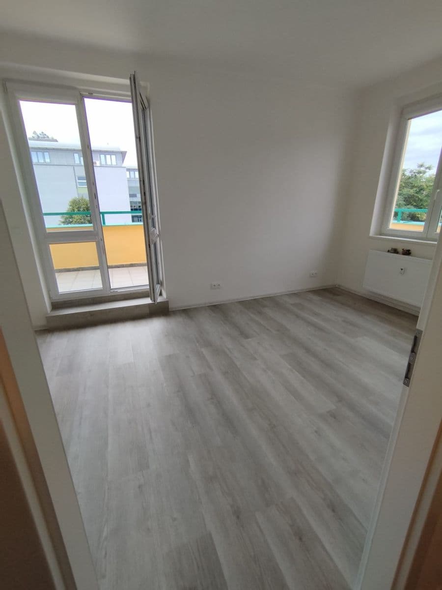 Pronájem bytu 1+1 70 m², Ruská, Praha, Praha Pronájem bytu 1+1 70 m², Ruská, Praha, Praha