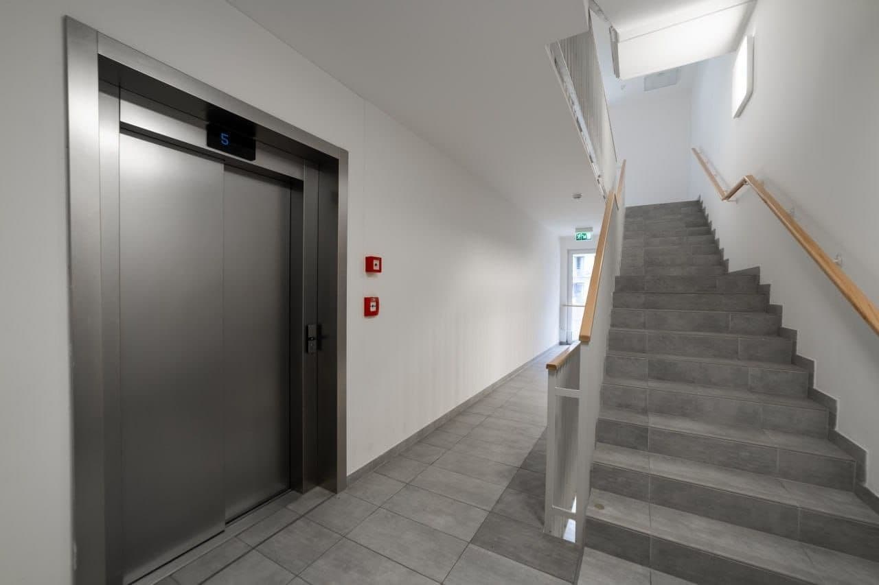 Pronájem bytu 1+kk 45 m², Zvěřinova, Praha, Praha Pronájem bytu 1+kk 45 m², Zvěřinova, Praha, Praha