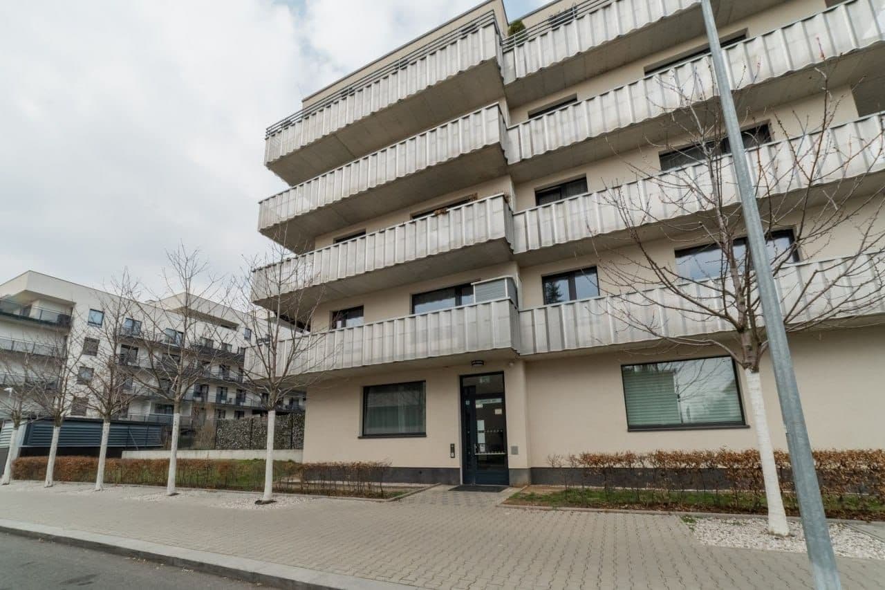 Pronájem bytu 1+kk 45 m², Zvěřinova, Praha, Praha Pronájem bytu 1+kk 45 m², Zvěřinova, Praha, Praha