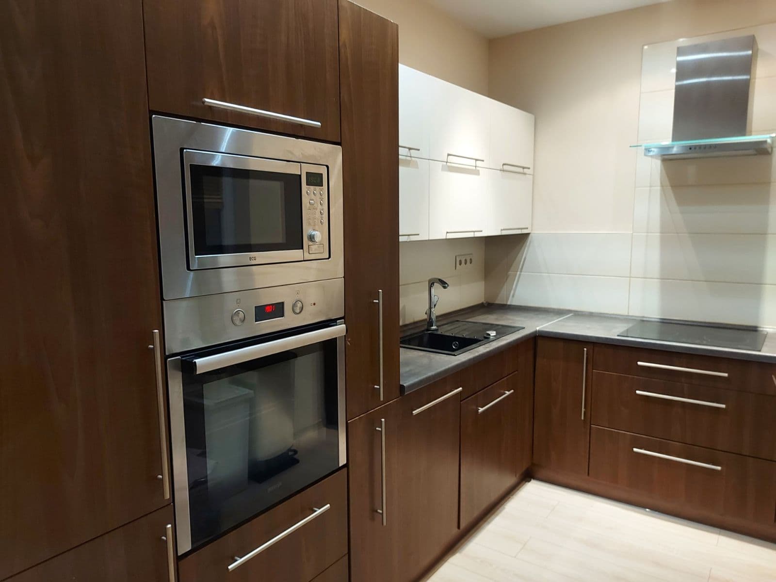 Pronájem bytu 2+kk 54 m², Hlavní třída, Ostrava, Moravskoslezský kraj Pronájem bytu 2+kk 54 m², Hlavní třída, Ostrava, Moravskoslezský kraj