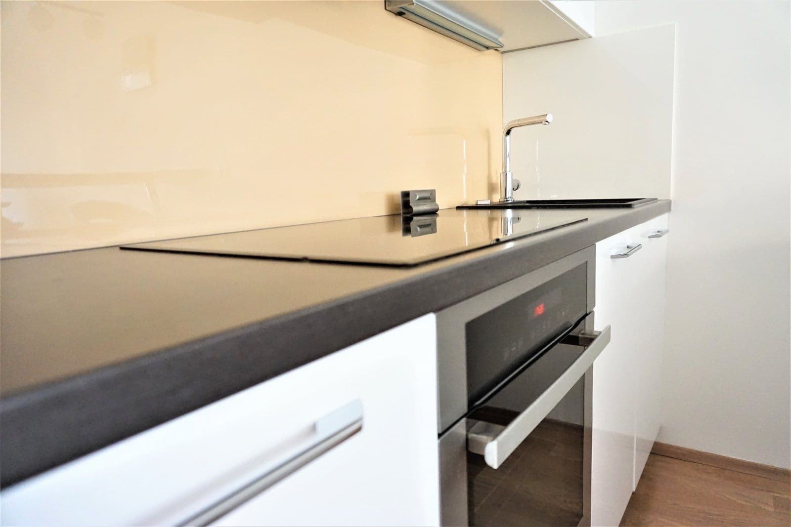 Pronájem bytu 1+kk 30 m², Milotická, Praha, Praha Pronájem bytu 1+kk 30 m², Milotická, Praha, Praha