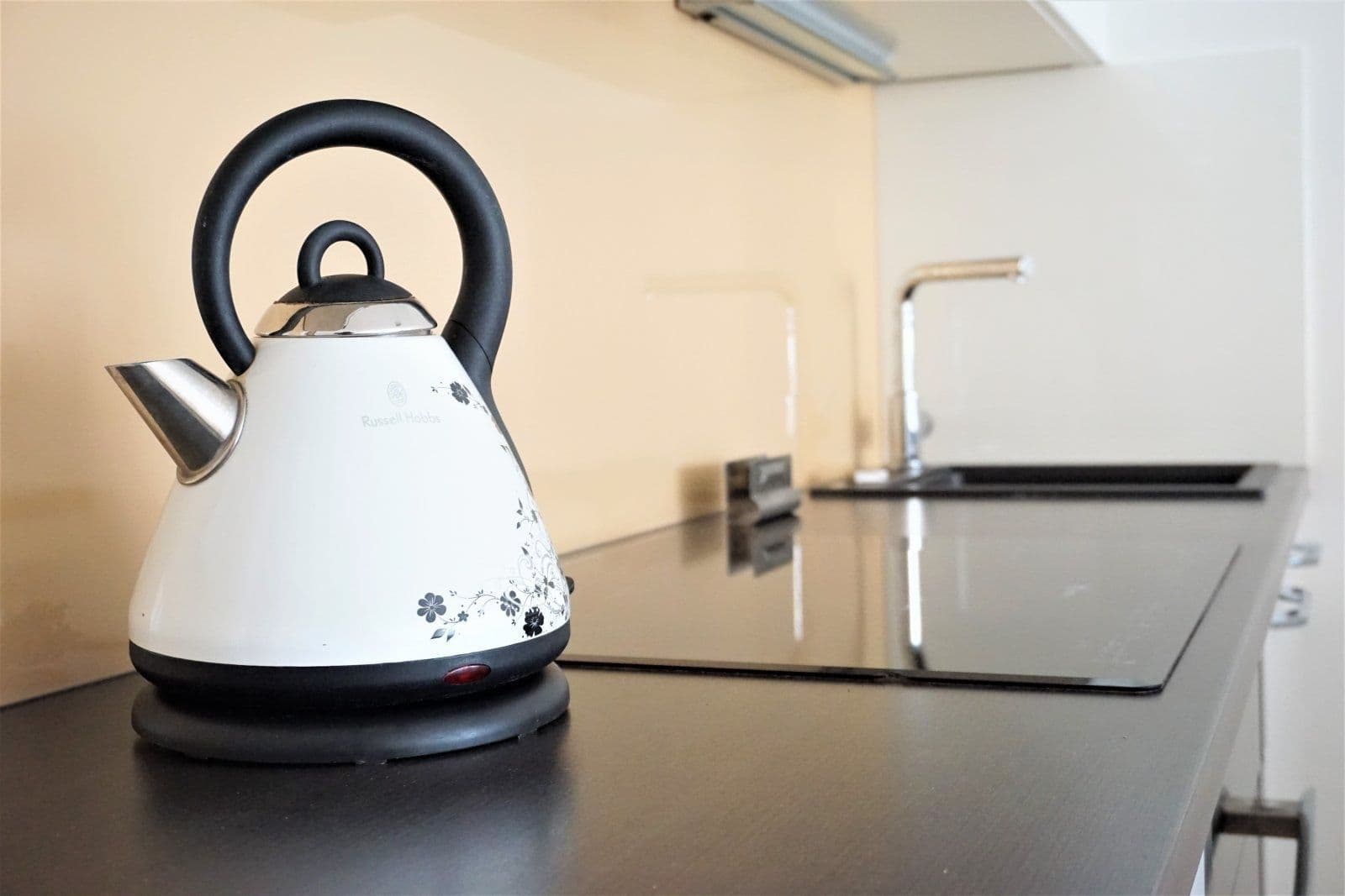 Pronájem bytu 1+kk 30 m², Milotická, Praha, Praha Pronájem bytu 1+kk 30 m², Milotická, Praha, Praha