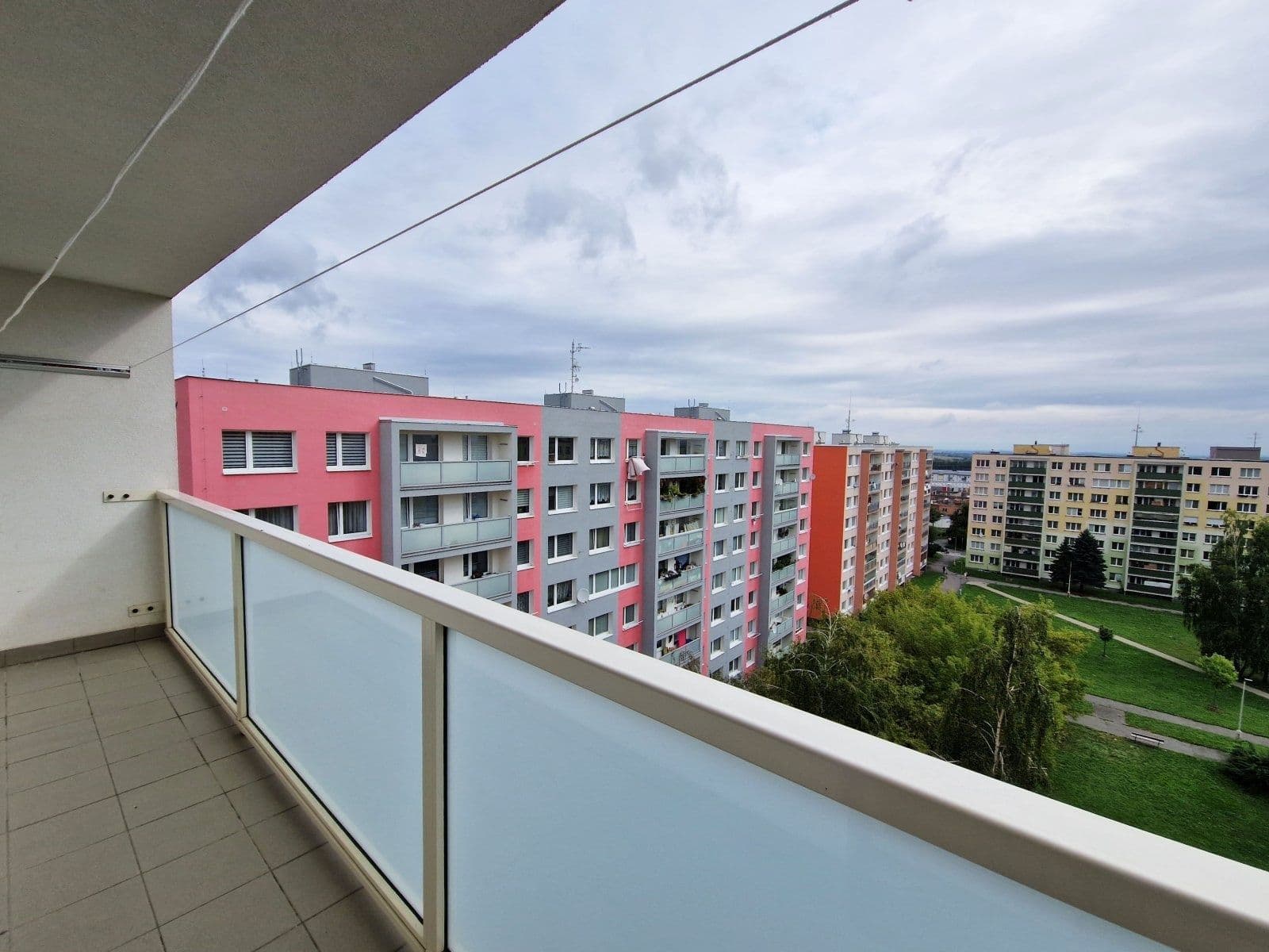 Pronájem bytu 1+kk 34 m², Litevská, Kladno, Středočeský kraj Pronájem bytu 1+kk 34 m², Litevská, Kladno, Středočeský kraj