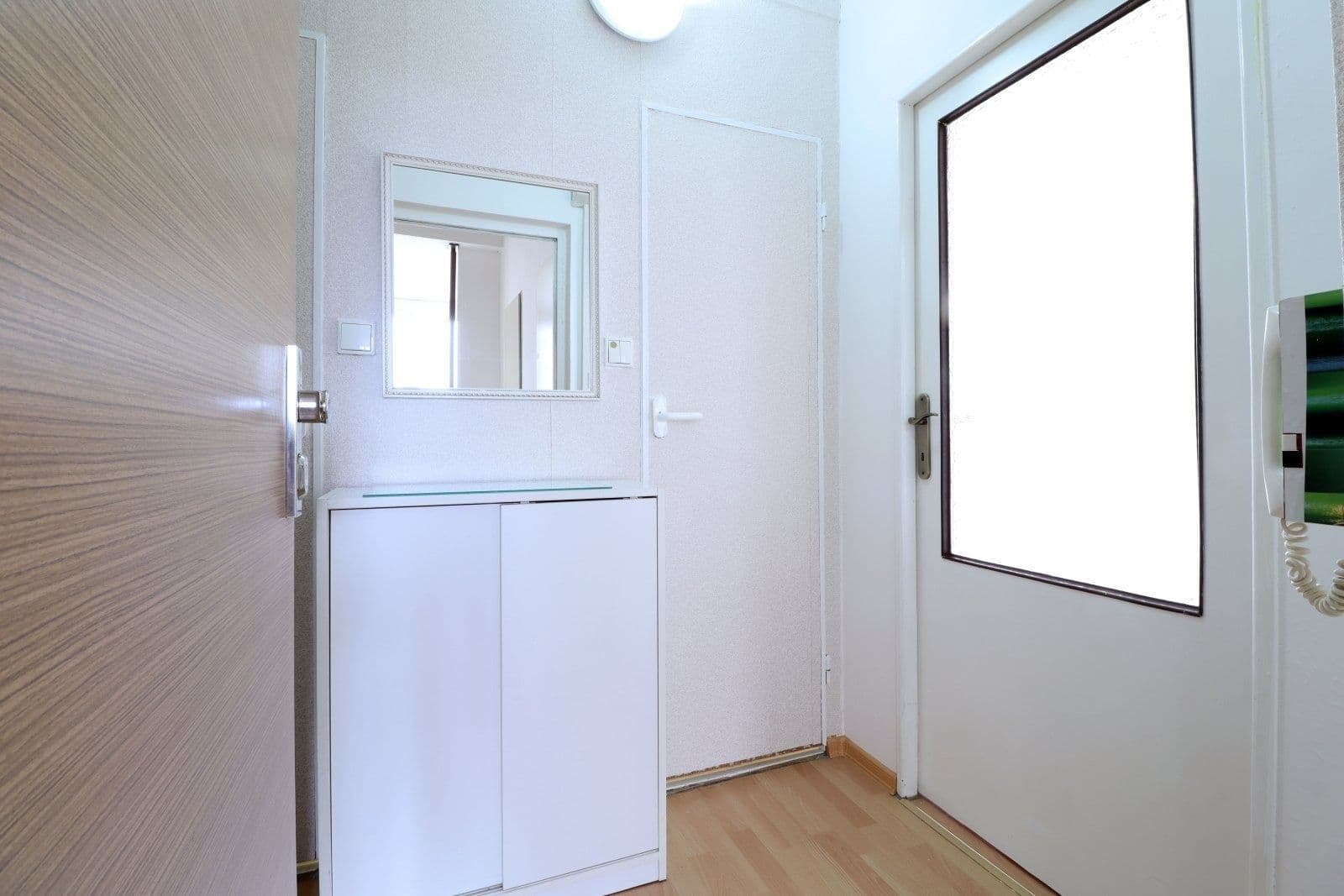 Pronájem bytu 1+kk 34 m², Litevská, Kladno, Středočeský kraj Pronájem bytu 1+kk 34 m², Litevská, Kladno, Středočeský kraj