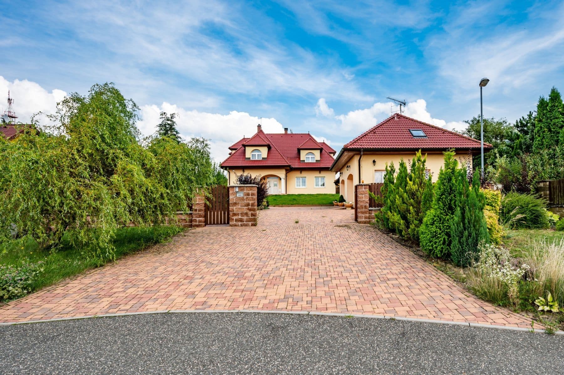 Prodej domu 674 m², pozemek 1.567 m², Vrcha II, Divišov, Středočeský kraj Prodej domu 674 m², pozemek 1.567 m², Vrcha II, Divišov, Středočeský kraj