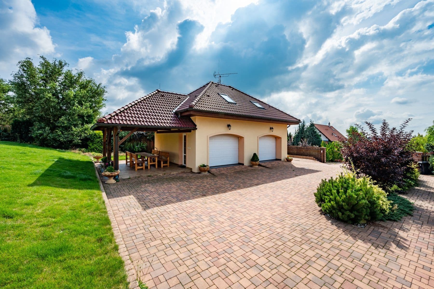 Prodej domu 674 m², pozemek 1.567 m², Vrcha II, Divišov, Středočeský kraj Prodej domu 674 m², pozemek 1.567 m², Vrcha II, Divišov, Středočeský kraj