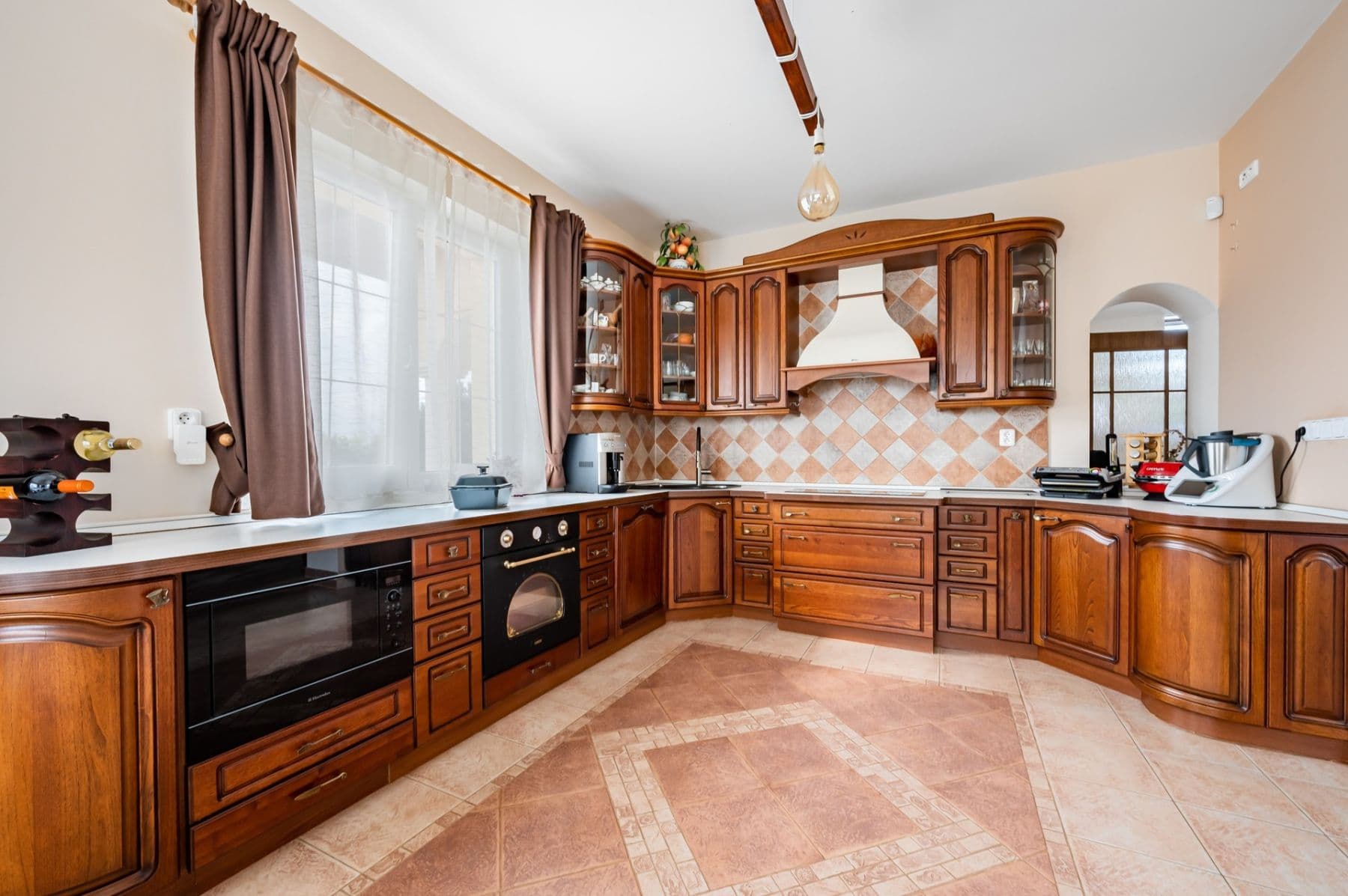 Prodej domu 674 m², pozemek 1.567 m², Vrcha II, Divišov, Středočeský kraj Prodej domu 674 m², pozemek 1.567 m², Vrcha II, Divišov, Středočeský kraj