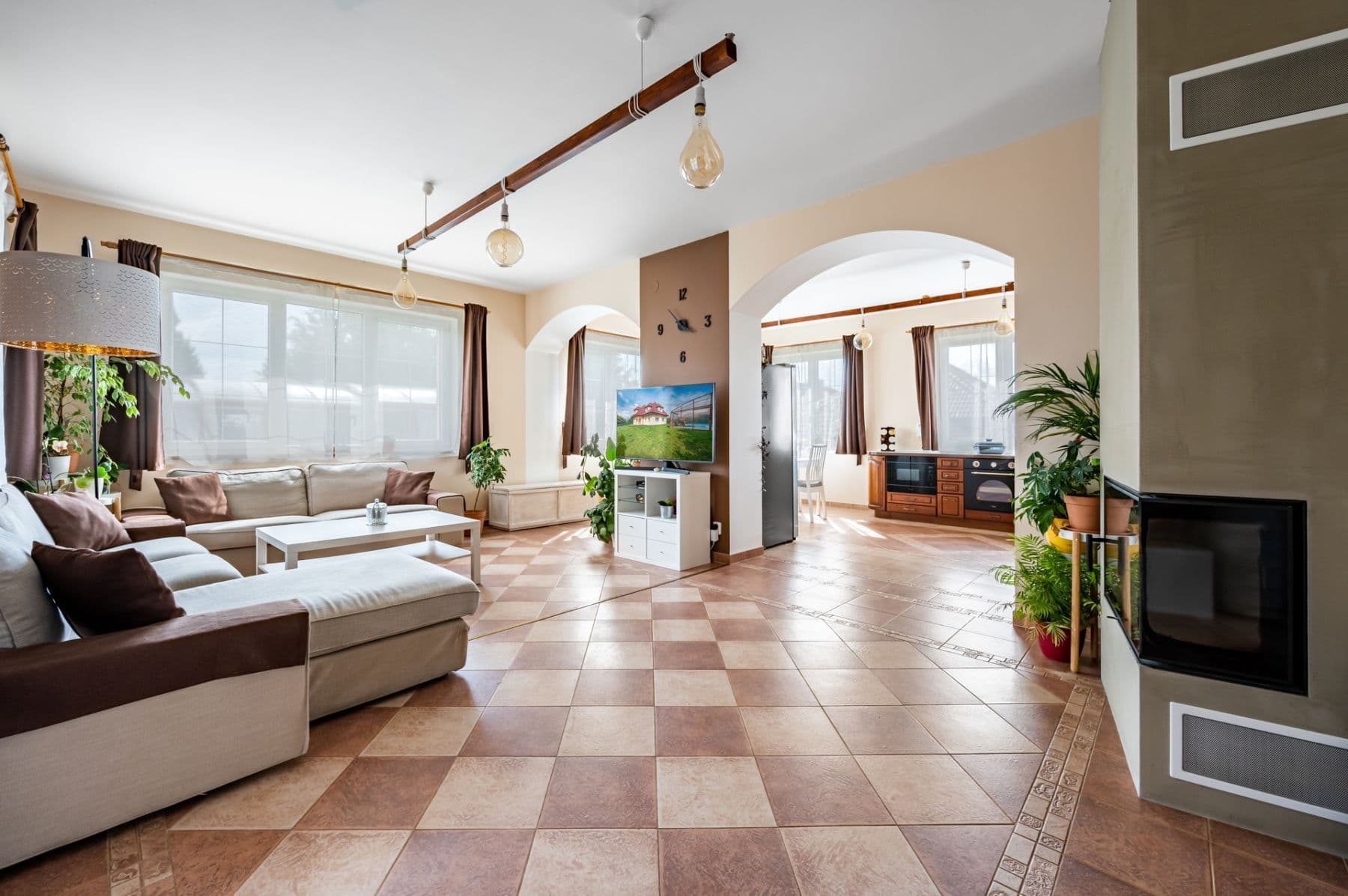 Prodej domu 674 m², pozemek 1.567 m², Vrcha II, Divišov, Středočeský kraj Prodej domu 674 m², pozemek 1.567 m², Vrcha II, Divišov, Středočeský kraj