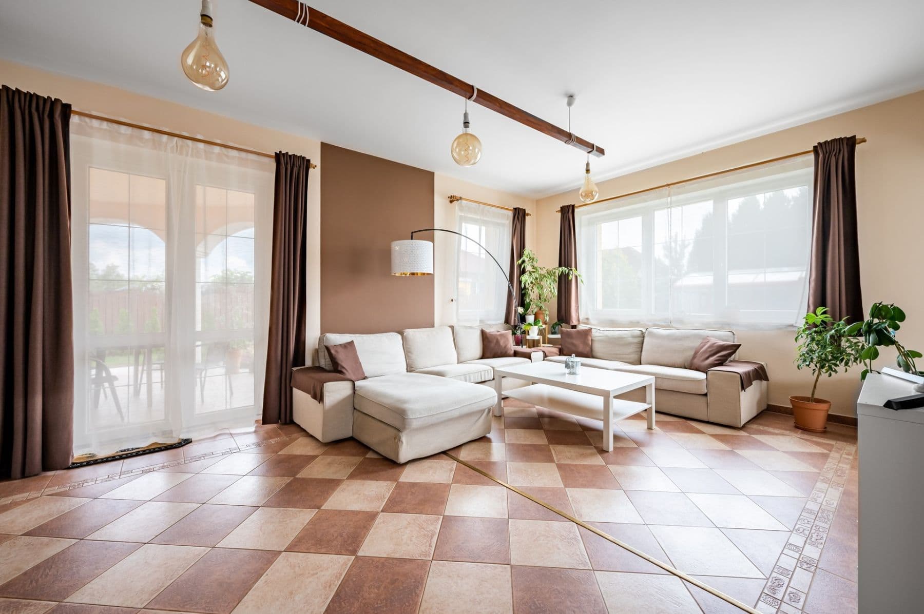 Prodej domu 674 m², pozemek 1.567 m², Vrcha II, Divišov, Středočeský kraj Prodej domu 674 m², pozemek 1.567 m², Vrcha II, Divišov, Středočeský kraj