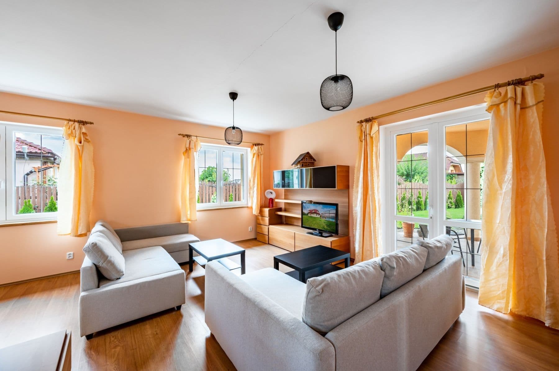 Prodej domu 674 m², pozemek 1.567 m², Vrcha II, Divišov, Středočeský kraj Prodej domu 674 m², pozemek 1.567 m², Vrcha II, Divišov, Středočeský kraj