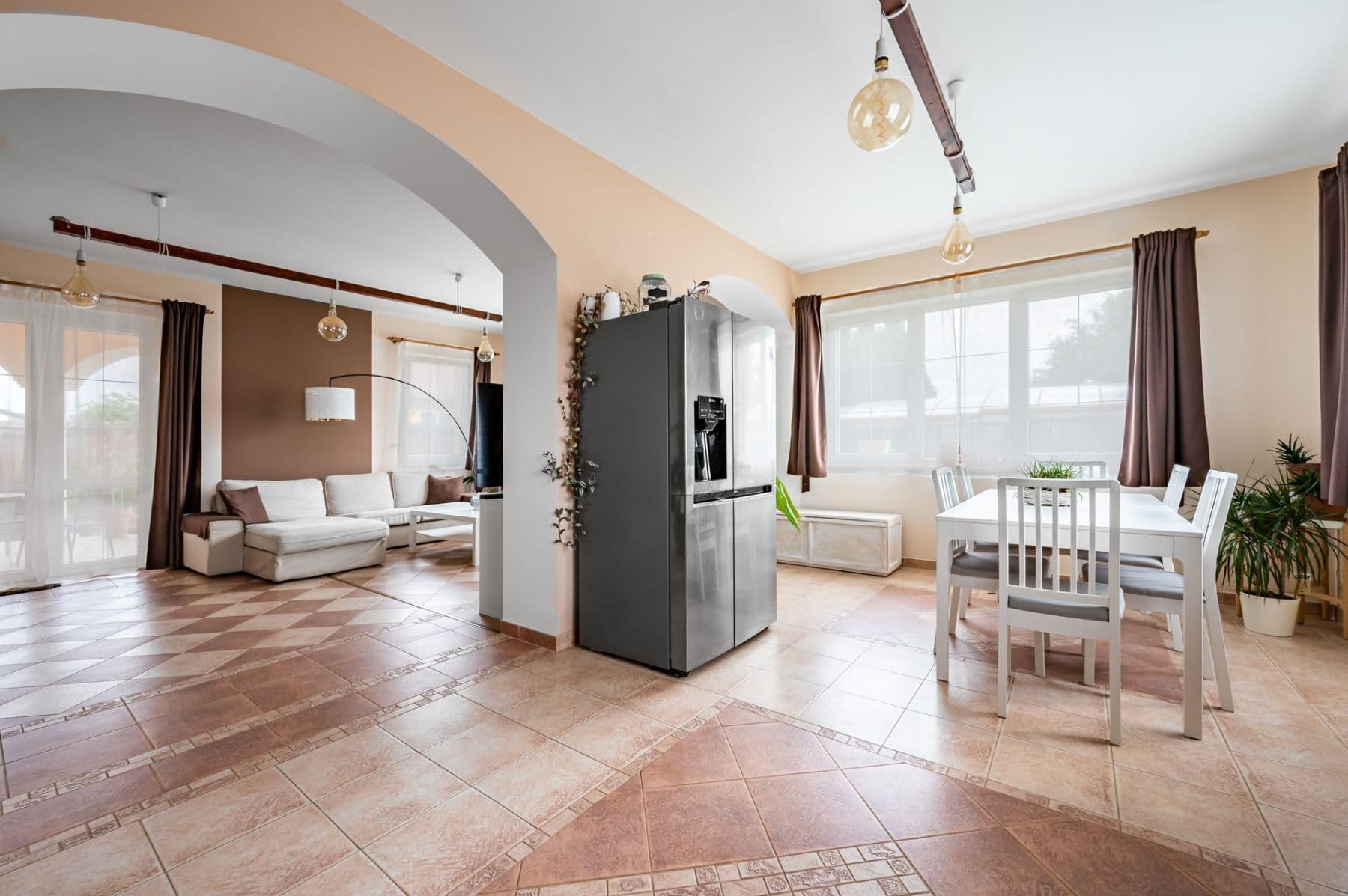 Prodej domu 674 m², pozemek 1.567 m², Vrcha II, Divišov, Středočeský kraj Prodej domu 674 m², pozemek 1.567 m², Vrcha II, Divišov, Středočeský kraj