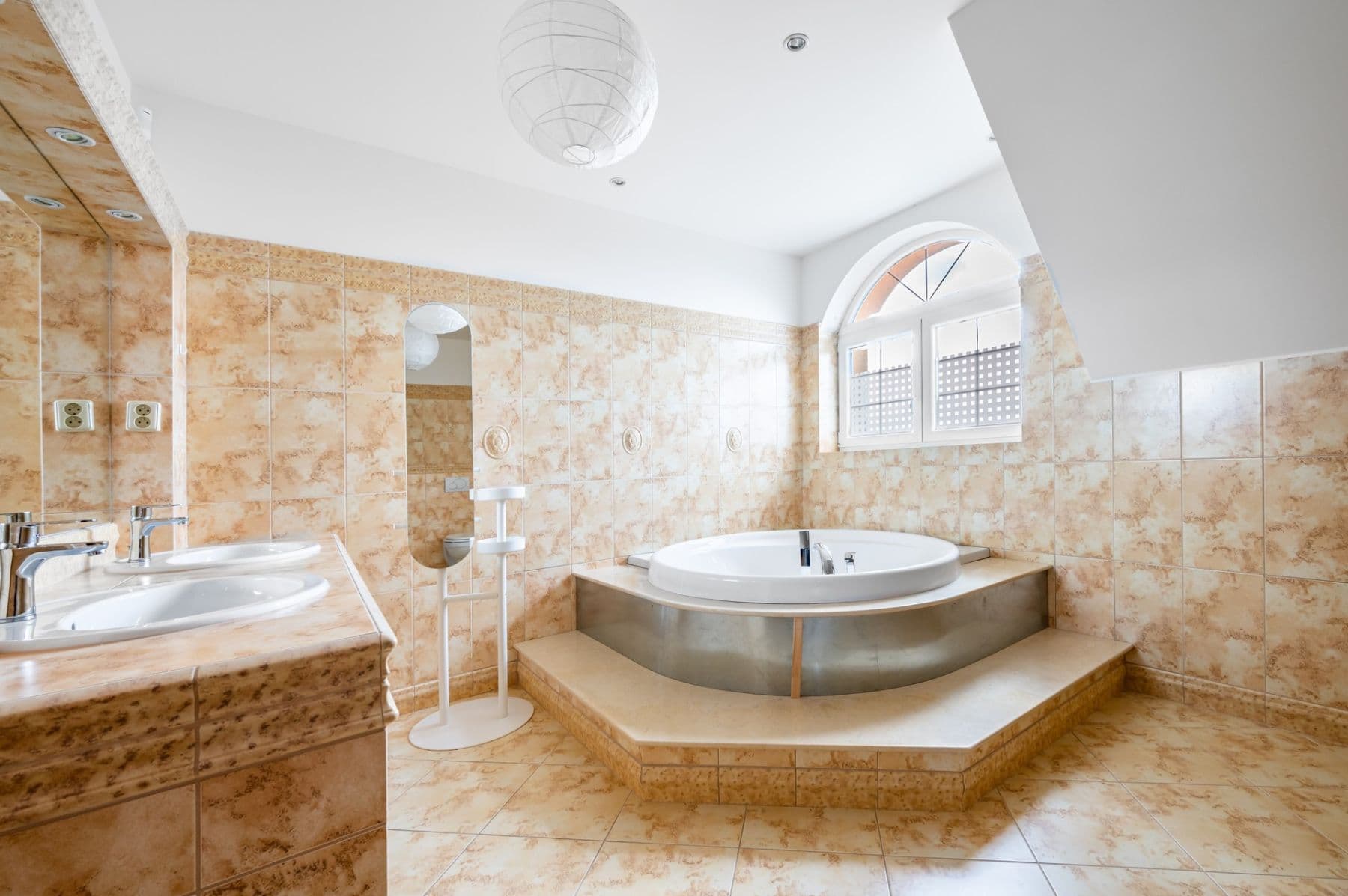 Prodej domu 674 m², pozemek 1.567 m², Vrcha II, Divišov, Středočeský kraj Prodej domu 674 m², pozemek 1.567 m², Vrcha II, Divišov, Středočeský kraj