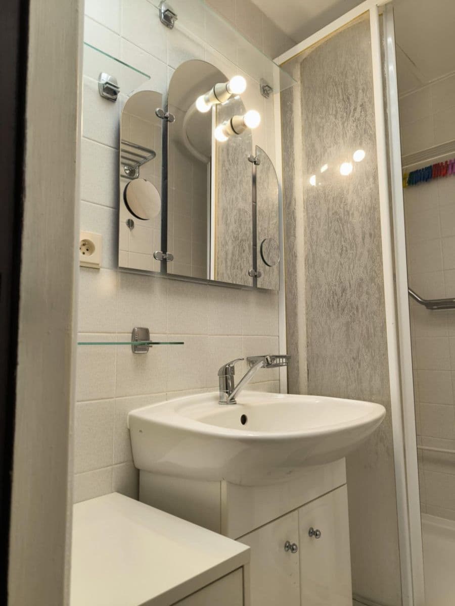 Pronájem bytu 2+kk 45 m², Ciolkovského, Praha, Praha Pronájem bytu 2+kk 45 m², Ciolkovského, Praha, Praha