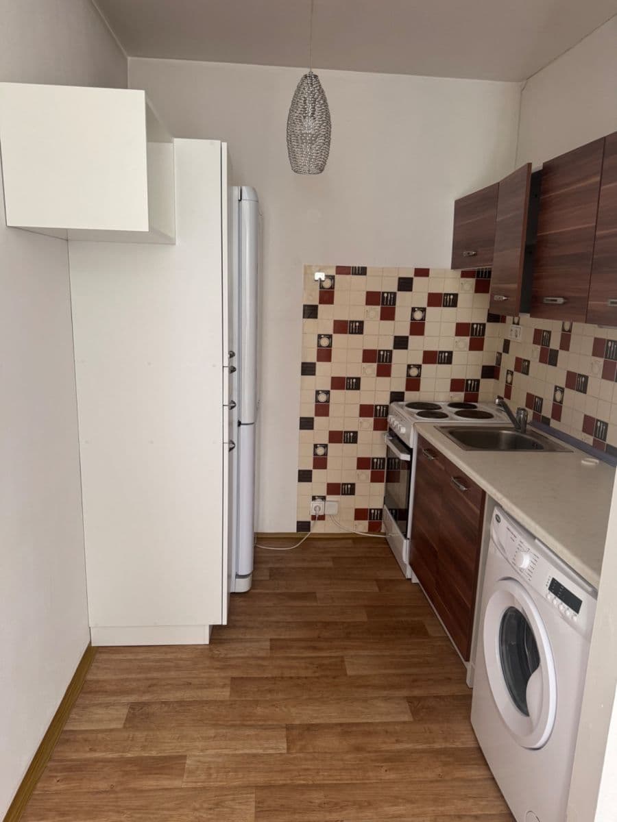 Pronájem bytu 2+kk 40 m², Benešovská, Kladno, Středočeský kraj Pronájem bytu 2+kk 40 m², Benešovská, Kladno, Středočeský kraj
