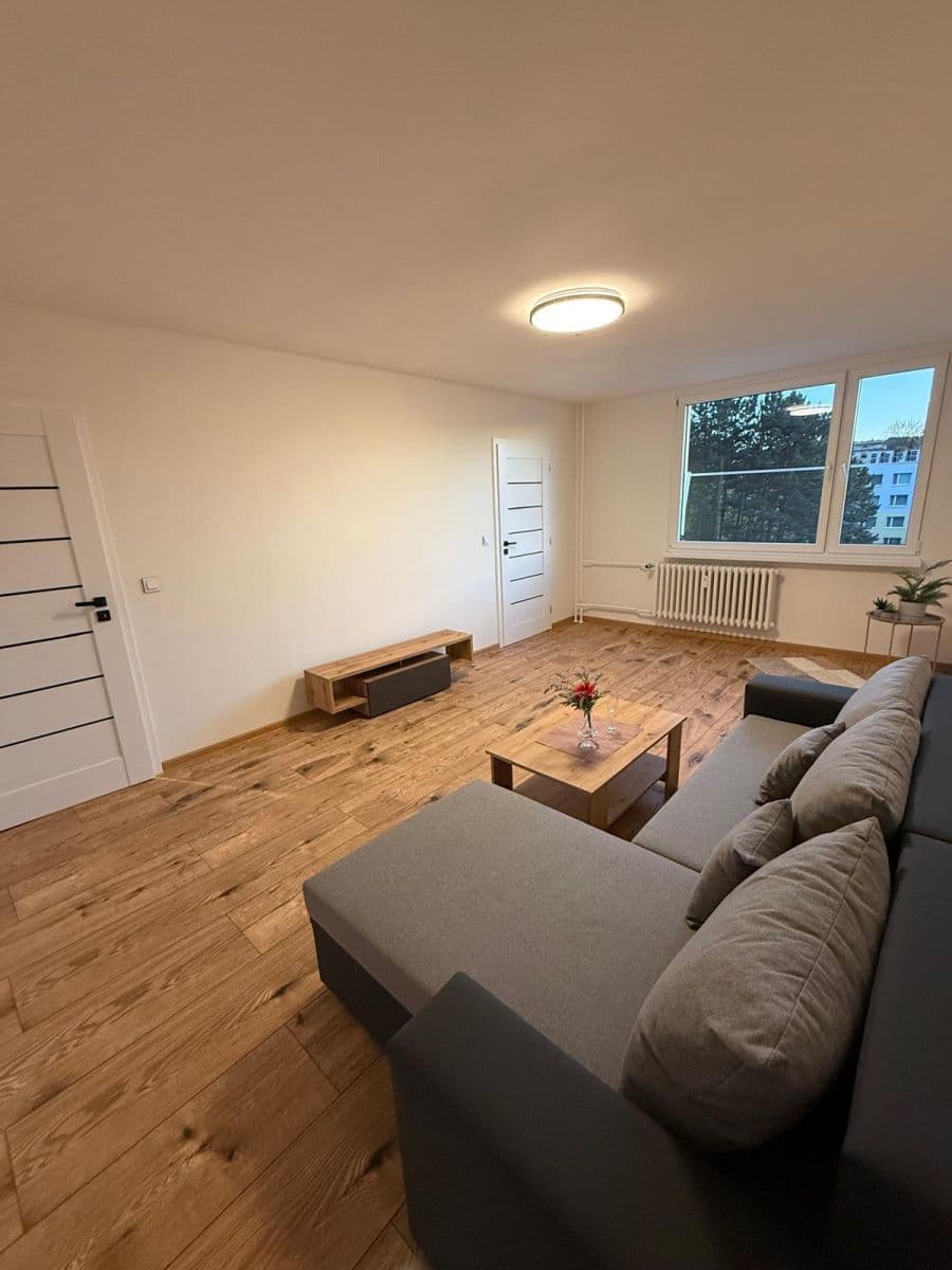 Prodej bytu 1+1 37 m², Na Vavřinci, Slaný, Středočeský kraj Prodej bytu 1+1 37 m², Na Vavřinci, Slaný, Středočeský kraj