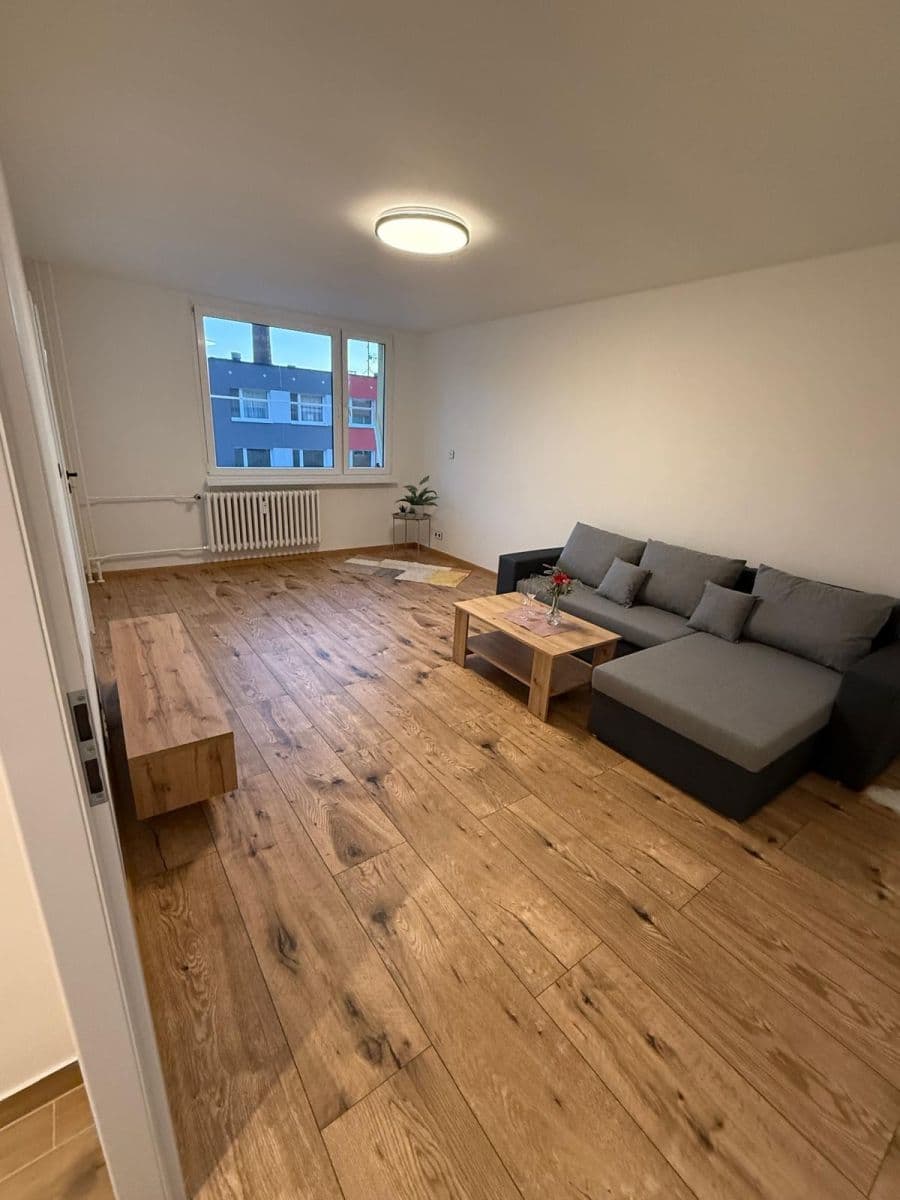 Prodej bytu 1+1 37 m², Na Vavřinci, Slaný, Středočeský kraj Prodej bytu 1+1 37 m², Na Vavřinci, Slaný, Středočeský kraj