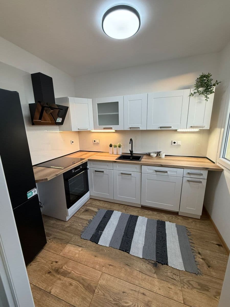 Prodej bytu 1+1 37 m², Na Vavřinci, Slaný, Středočeský kraj Prodej bytu 1+1 37 m², Na Vavřinci, Slaný, Středočeský kraj