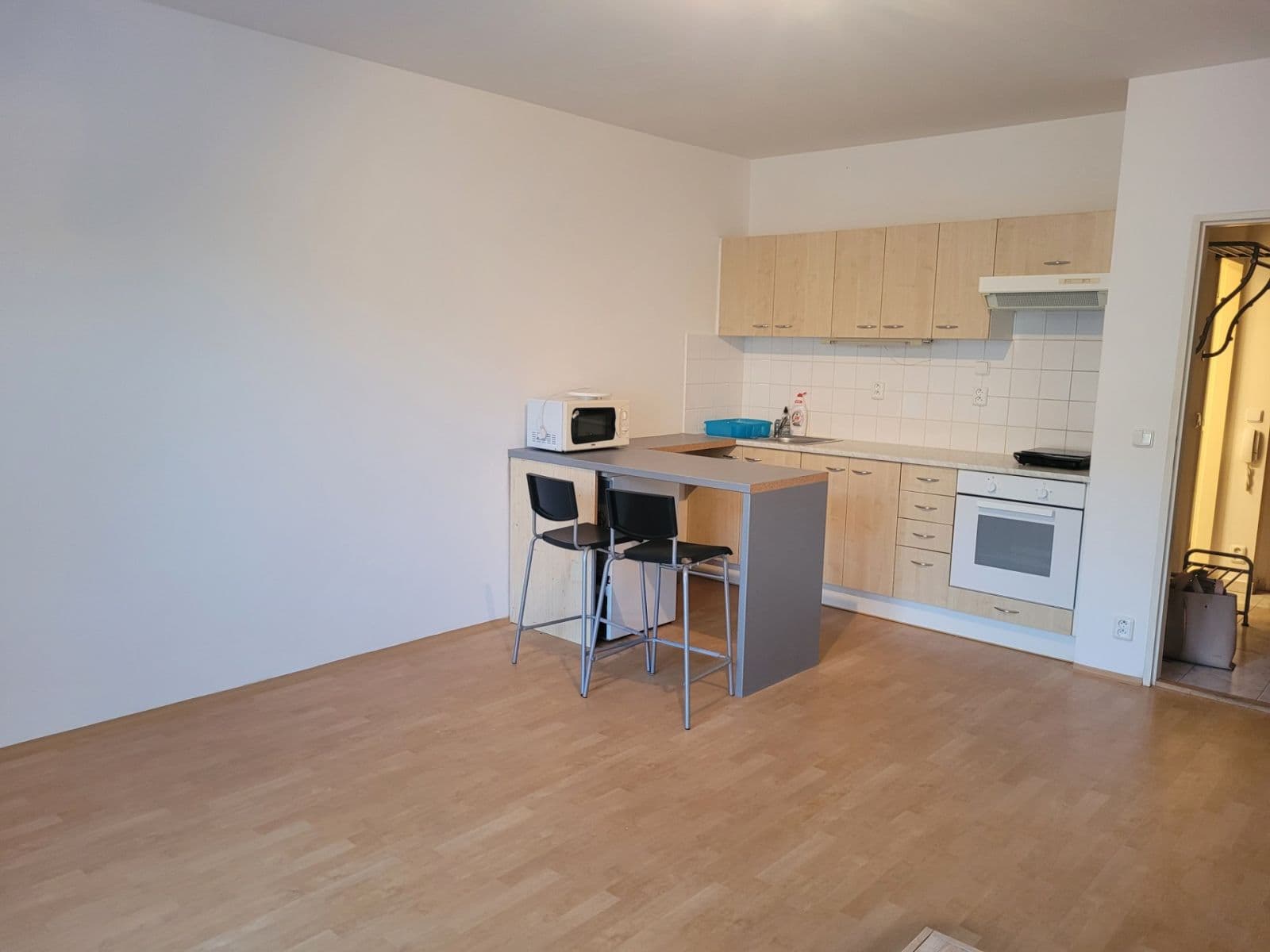 Pronájem bytu 1+kk 30 m², Za Mlýnem, Hostivice, Středočeský kraj Pronájem bytu 1+kk 30 m², Za Mlýnem, Hostivice, Středočeský kraj