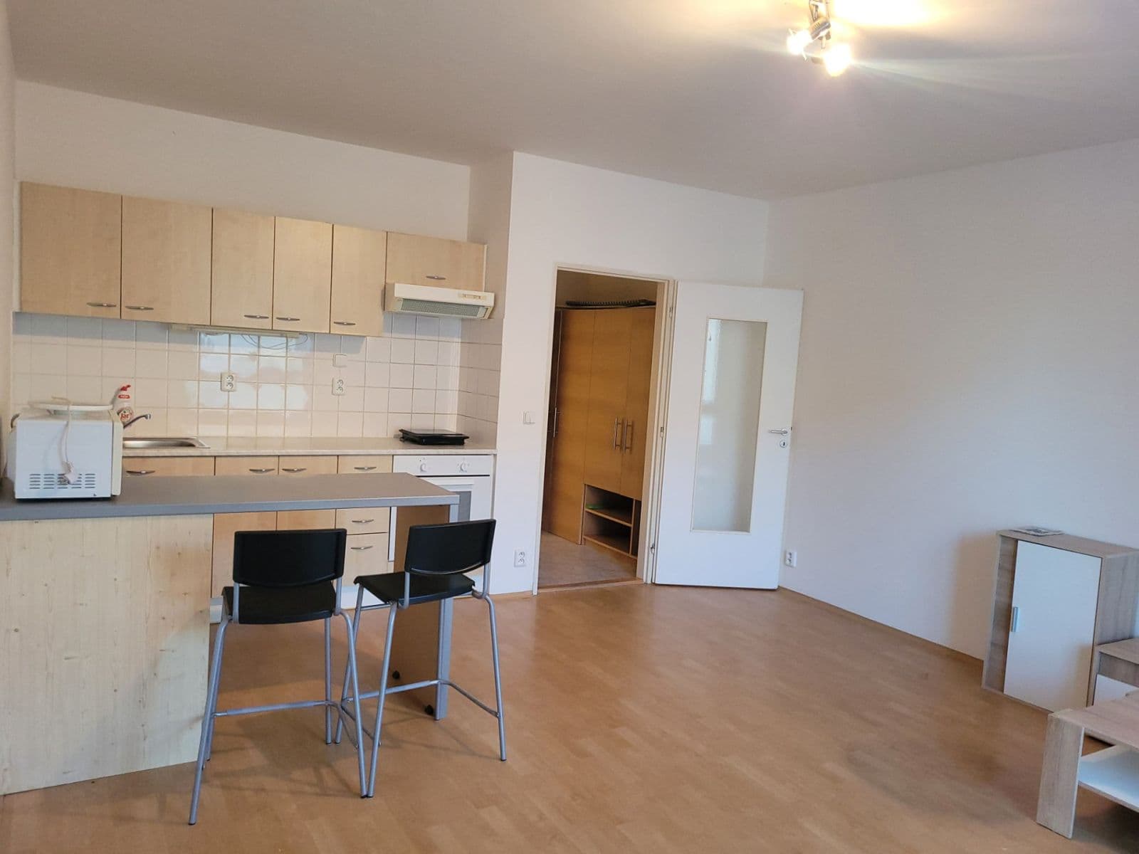 Pronájem bytu 1+kk 30 m², Za Mlýnem, Hostivice, Středočeský kraj Pronájem bytu 1+kk 30 m², Za Mlýnem, Hostivice, Středočeský kraj